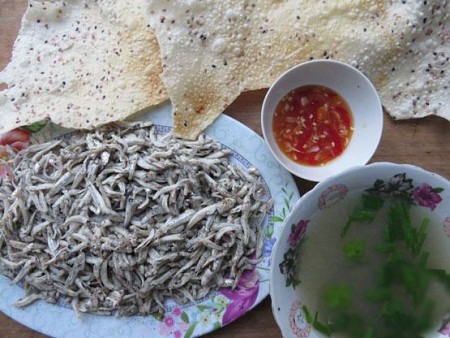 Cá cơm luộc đặc sản Quảng Ngãi