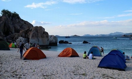 Một ngày cắm trại trên biển đảo Lý Sơn