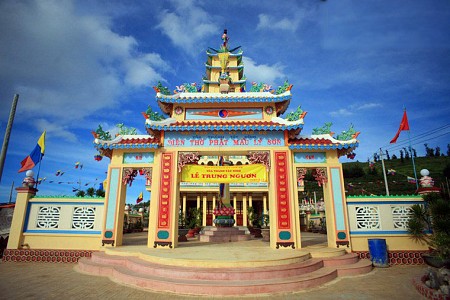 Tòa điện thờ Phật Mẫu Lý Sơn