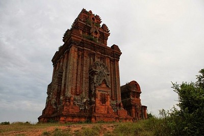 Đền tháp Chăm trên đất Quảng Ngãi Đền tháp Chăm trên đất Quảng Ngãi