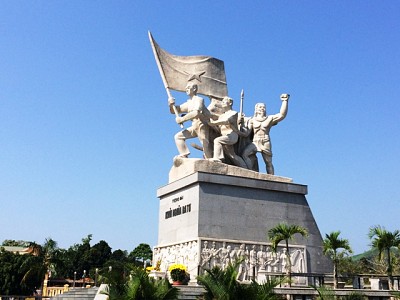 Tượng đài Khởi nghĩa Ba Tơ- Quảng Ngãi Tượng đài Khởi nghĩa Ba Tơ- Quảng Ngãi