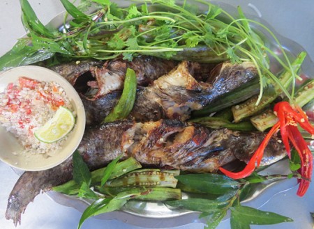 Cá leo nướng chấm muối ớt đặc sản Quảng Ngãi