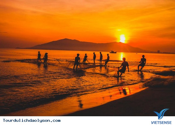 Rộn ràng hành trình ngày hè trên đảo Lý Sơn - Ảnh 2