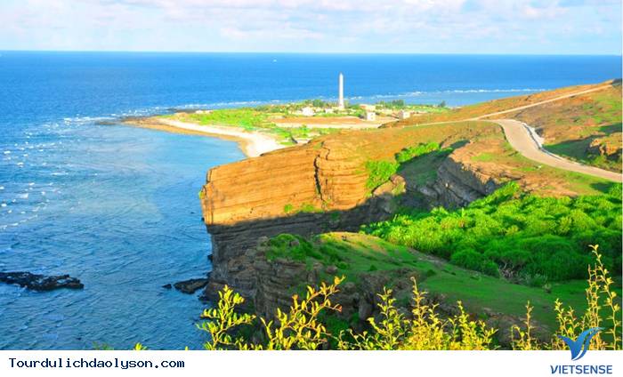 Bến thuyền thơ mộng với mây xanh đảo Lý Sơn - Ảnh 2