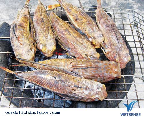 Cá tắc kè nướng món ngôn hấp dẫn trên đảo - Ảnh 1