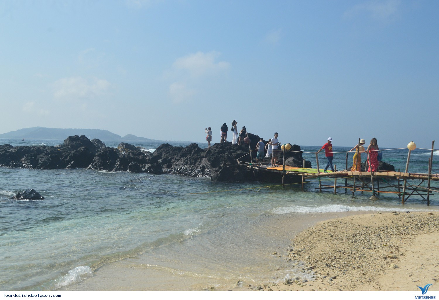 Cụ Ông 81 tuổi làm cây cầu hành trình ở đảo Bé- Lý Sơn - Ảnh 2