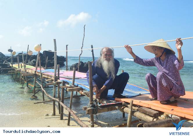 Cụ Ông 81 tuổi làm cây cầu hành trình ở đảo Bé- Lý Sơn - Ảnh 1
