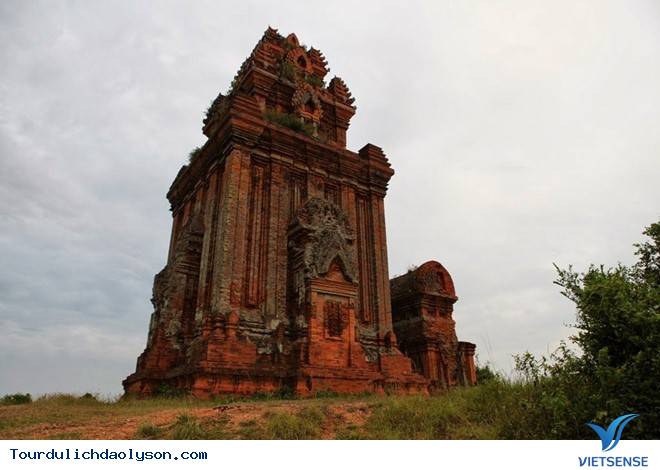 Đền tháp Chăm trên đất Quảng Ngãi - Ảnh 1