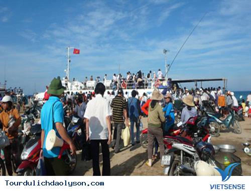 Dịp giỗ tổ Hùng Vương Lý Sơn cháy vé tàu ra đảo - Ảnh 1 Dịp giỗ tổ Hùng Vương Lý Sơn cháy vé tàu ra đảo - Ảnh 1