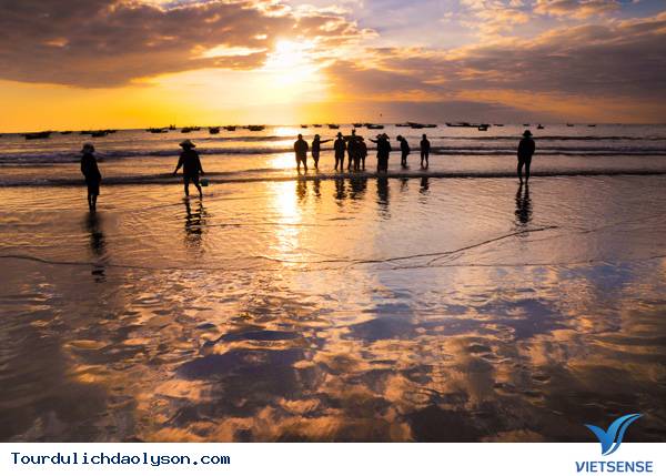 Đón bình minh trên đảo Lý Sơn - Ảnh 1