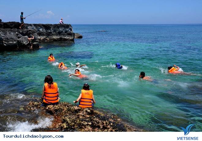 Lữ khách
 đều chọn điểm thăm quan Lý Sơn là nơi thư giãn bên bạn bè người thân