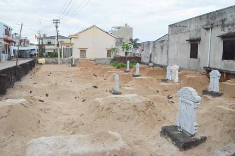 Viếng mộ gió Lý Sơn đầu năm mới - Ảnh 1