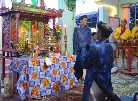 Viếng mộ gió Lý Sơn đầu năm mới - Ảnh 4