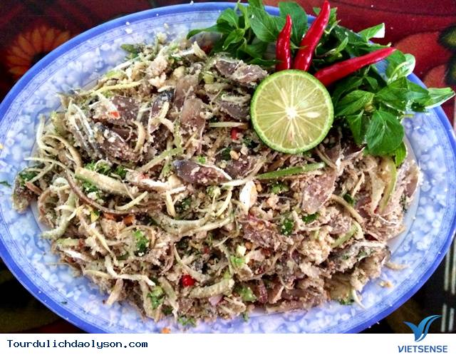 Gỏi cá trích món ngon hấp dẫn đảo Lý Sơn - Ảnh 2