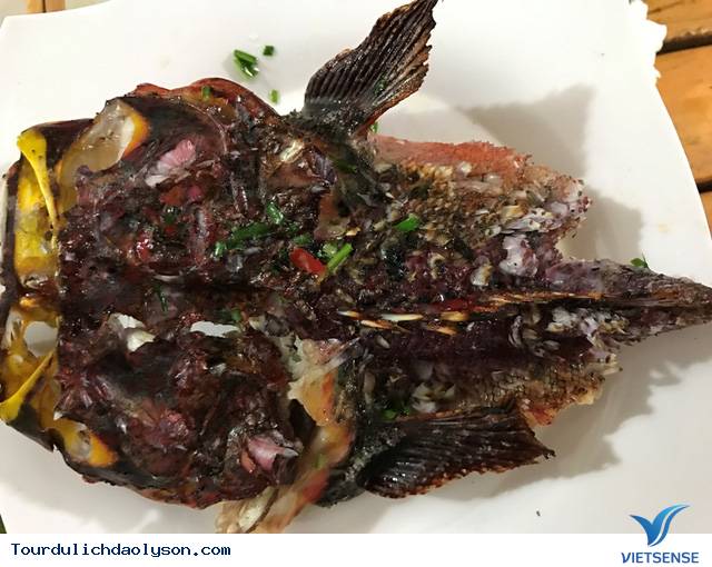 Hải sản tươi rói chỉ có ở chợ đêm Lý Sơn - Ảnh 1