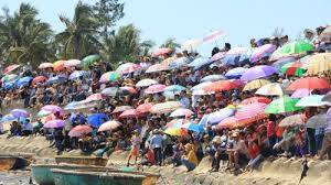 Hàng trăm hành khách đổ ra đảo Lý Sơn du xuân - Ảnh 3