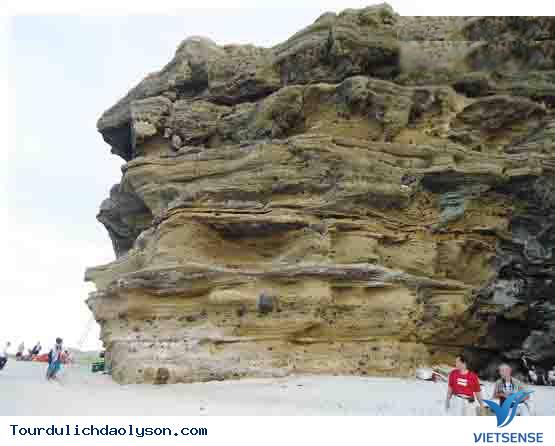 Hành trình khám phá kỳ bí thiên nhiên ở Quảng Ngãi - Ảnh 2 Hành trình khám phá kỳ bí thiên nhiên ở Quảng Ngãi - Ảnh 2