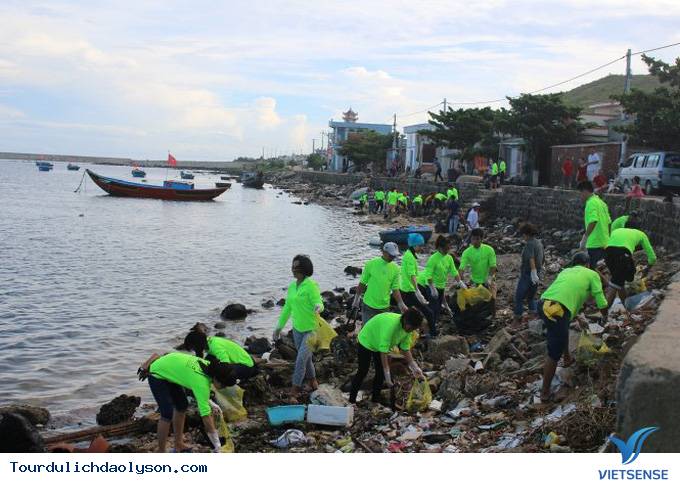 Hơn 500 “anh em” đến đảo Lý Sơn dọn rác - Ảnh 1 Hơn 500 “anh em” đến đảo Lý Sơn dọn rác - Ảnh 1