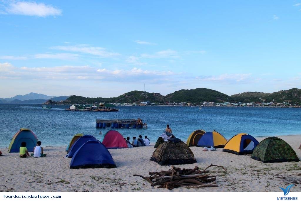 Khách sạn Lý Sơn cháy phòng khách cắm trại ven biển - Ảnh 1