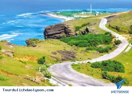 Khung cảnh đảo Lý Sơn từ ngọn hải đăng Khung cảnh đảo Lý Sơn từ ngọn hải đăng