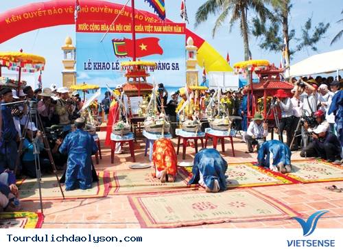 Lễ khao lề thế lính Hoàng Sa trên Đảo Lý Sơn - Ảnh 2 Lễ khao lề thế lính Hoàng Sa trên Đảo Lý Sơn - Ảnh 2