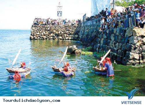 Lễ khao lề thế lính Hoàng Sa trên Đảo Lý Sơn - Ảnh 4 Lễ khao lề thế lính Hoàng Sa trên Đảo Lý Sơn - Ảnh 4