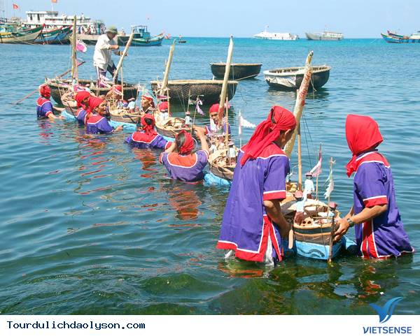 Lễ khao lề thế lính Hoàng Sa trên Đảo Lý Sơn - Ảnh 3 Lễ khao lề thế lính Hoàng Sa trên Đảo Lý Sơn - Ảnh 3