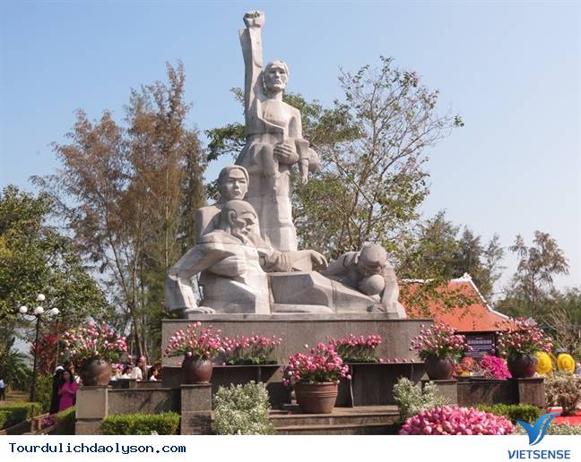 Lễ tưởng niệm 50 năm Sơn Mỹ bị thảm sát - Ảnh 1 Lễ tưởng niệm 50 năm Sơn Mỹ bị thảm sát - Ảnh 1