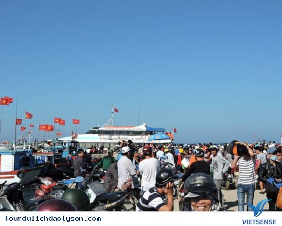 Lý Sơn đón hàng nghìn lượt khách thăm quan - Ảnh 1