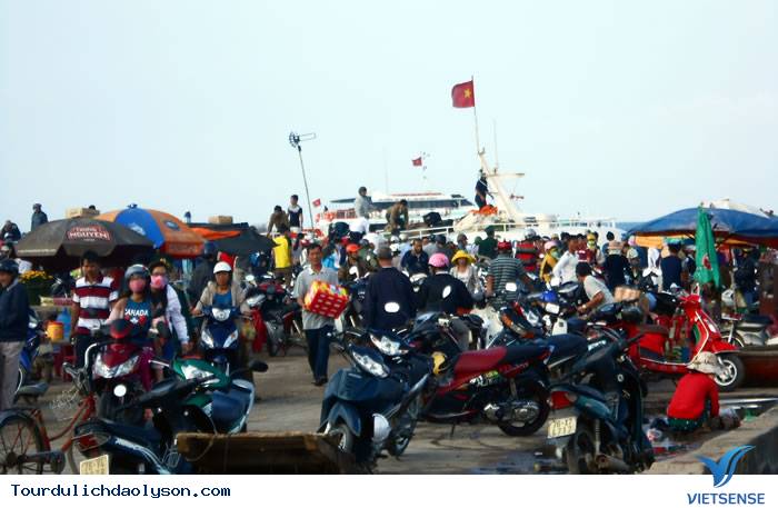 Lý Sơn khách thăm quan tăng cao trong dịp lễ 8-3 - Ảnh 2 Lý Sơn khách thăm quan tăng cao trong dịp lễ 8-3 - Ảnh 2
