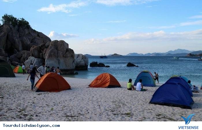 Một ngày cắm trại trên biển đảo Lý Sơn - Ảnh 1