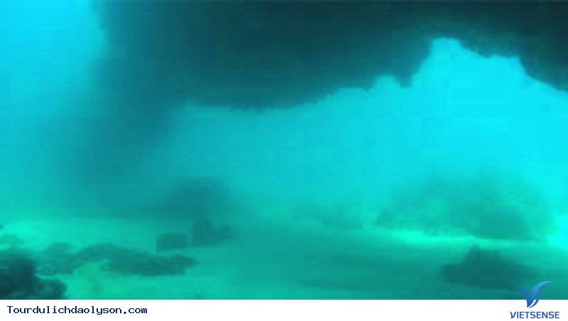 Ngỡ ngàng trước kỳ quan cổng Tò Vò dưới nước khi tới Lý Sơn - Ảnh 3