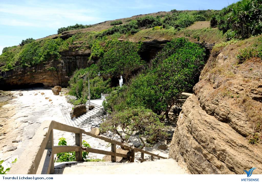 Ngôi chùa linh thiêng trên đảo Lý Sơn - Ảnh 3