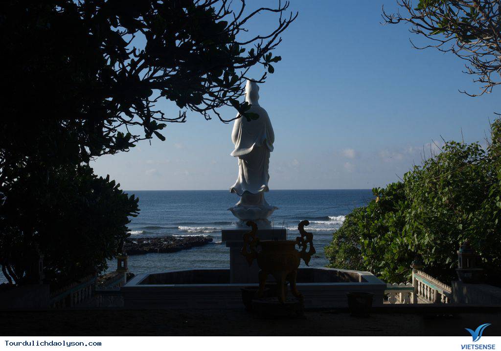 Ngôi chùa trong vách đá chỉ có tại đảo Lý Sơn - Ảnh 4