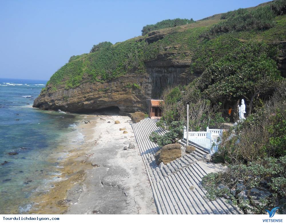 Ngôi chùa trong vách đá chỉ có tại đảo Lý Sơn - Ảnh 2