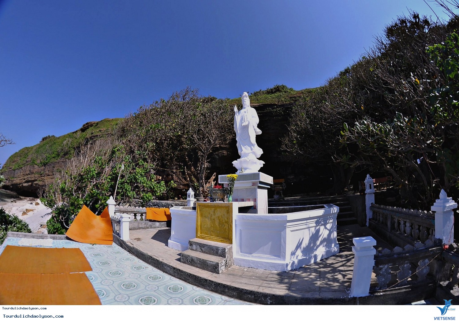 Ngôi chùa trong vách đá chỉ có tại đảo Lý Sơn - Ảnh 3