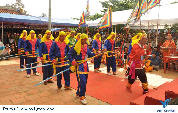 Người giữ hồn chèo bả trạo trên đảo Lý Sơn - Ảnh 2 Người giữ hồn chèo bả trạo trên đảo Lý Sơn - Ảnh 2
