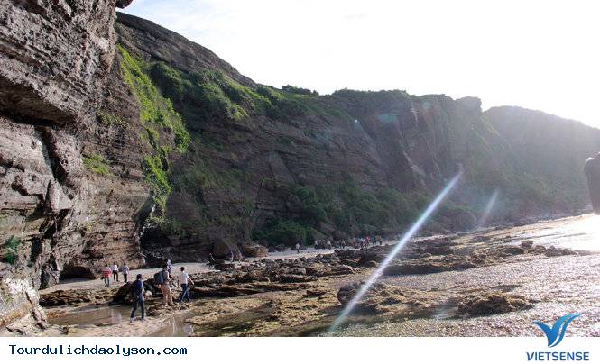 Nham thạch ngủ vùi ở Hang Câu- Lý Sơn - Ảnh 1