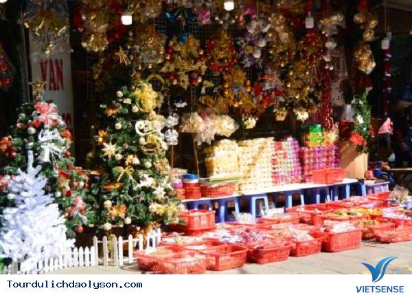 Nhộn nhịp mùa Noel trên đất Quảng - Ảnh 1 Nhộn nhịp mùa Noel trên đất Quảng - Ảnh 1