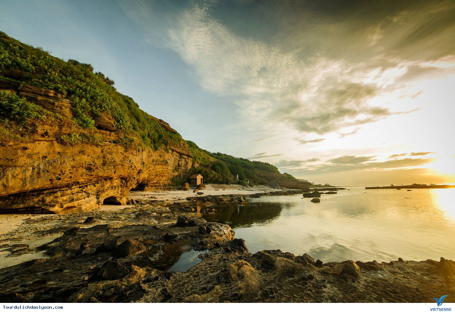 Những điểm đến tuyệt đẹp không thể bỏ qua trong tháng 3 ở Việt Nam - Ảnh 2