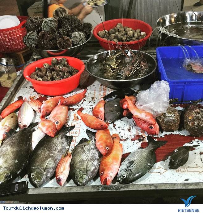 Những hải sản giá rẻ chỉ có ở chợ Lý Sơn - Ảnh 2 Những hải sản giá rẻ chỉ có ở chợ Lý Sơn - Ảnh 2