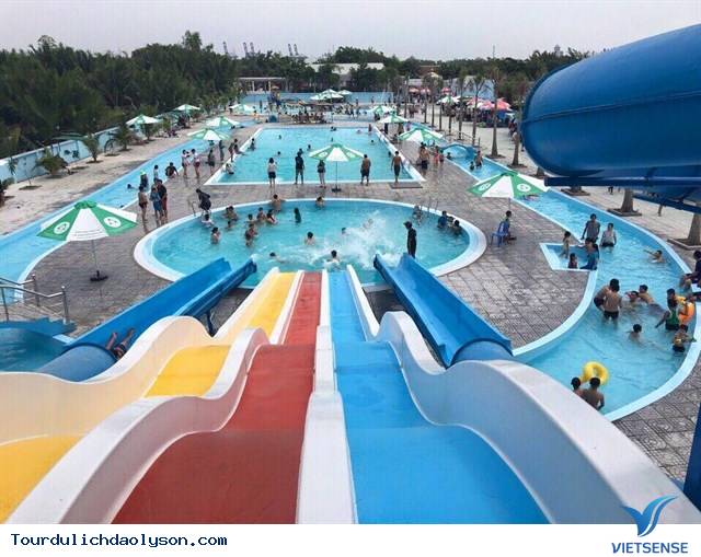 Hồ bơi đông khách tại Quảng Ngãi