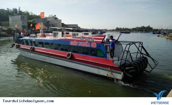 Quảng Ngãi có tàu siêu tốc 40 hải lý/h ra đảo Lý Sơn - Ảnh 1