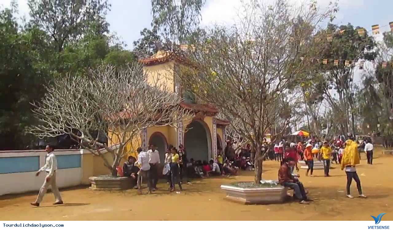 Rộn ràng du xuân trên đảo Lý Sơn - Ảnh 1