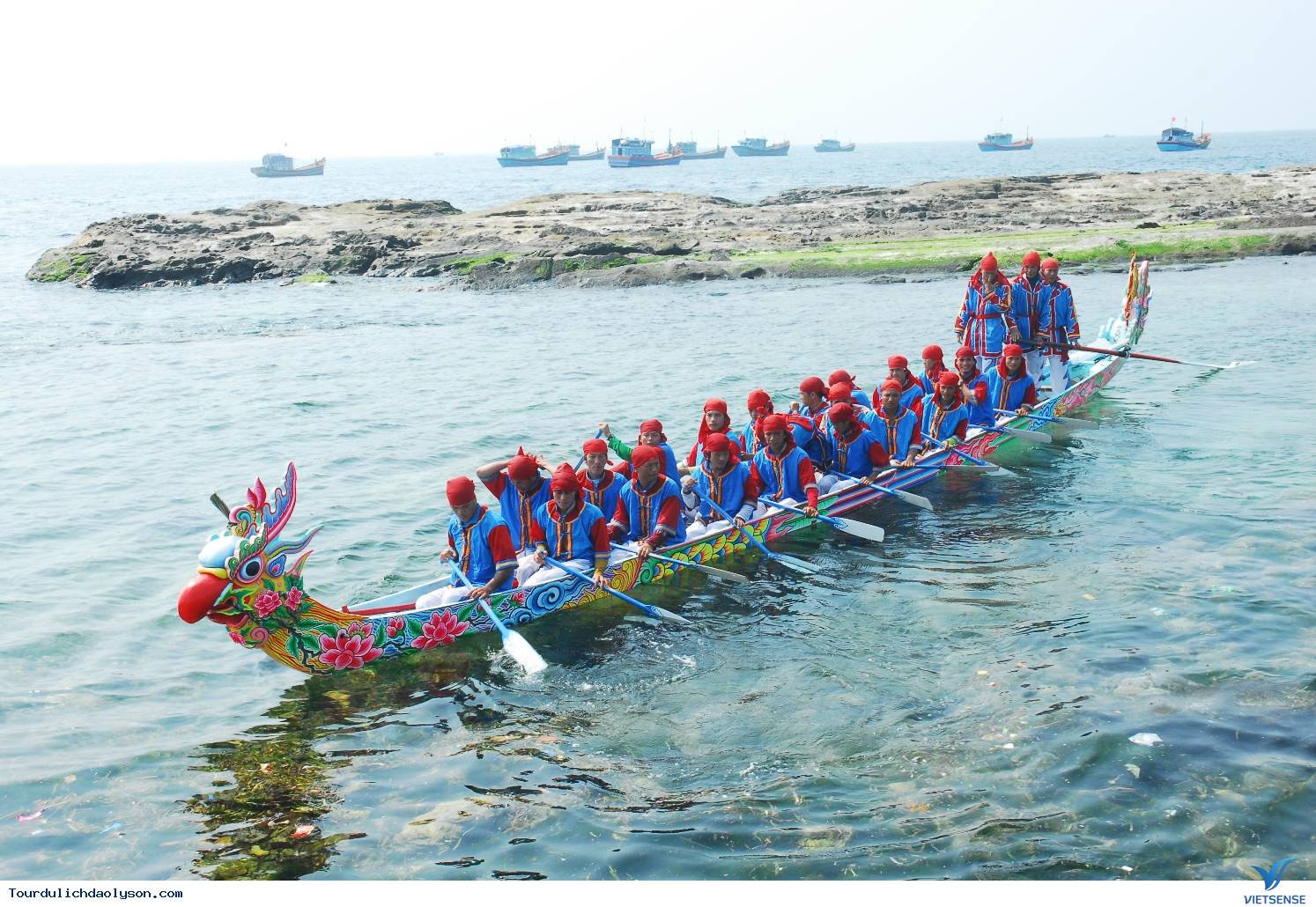 Thuyền rồng trên biển đảo Lý Sơn - Ảnh 3 Thuyền rồng trên biển đảo Lý Sơn - Ảnh 3