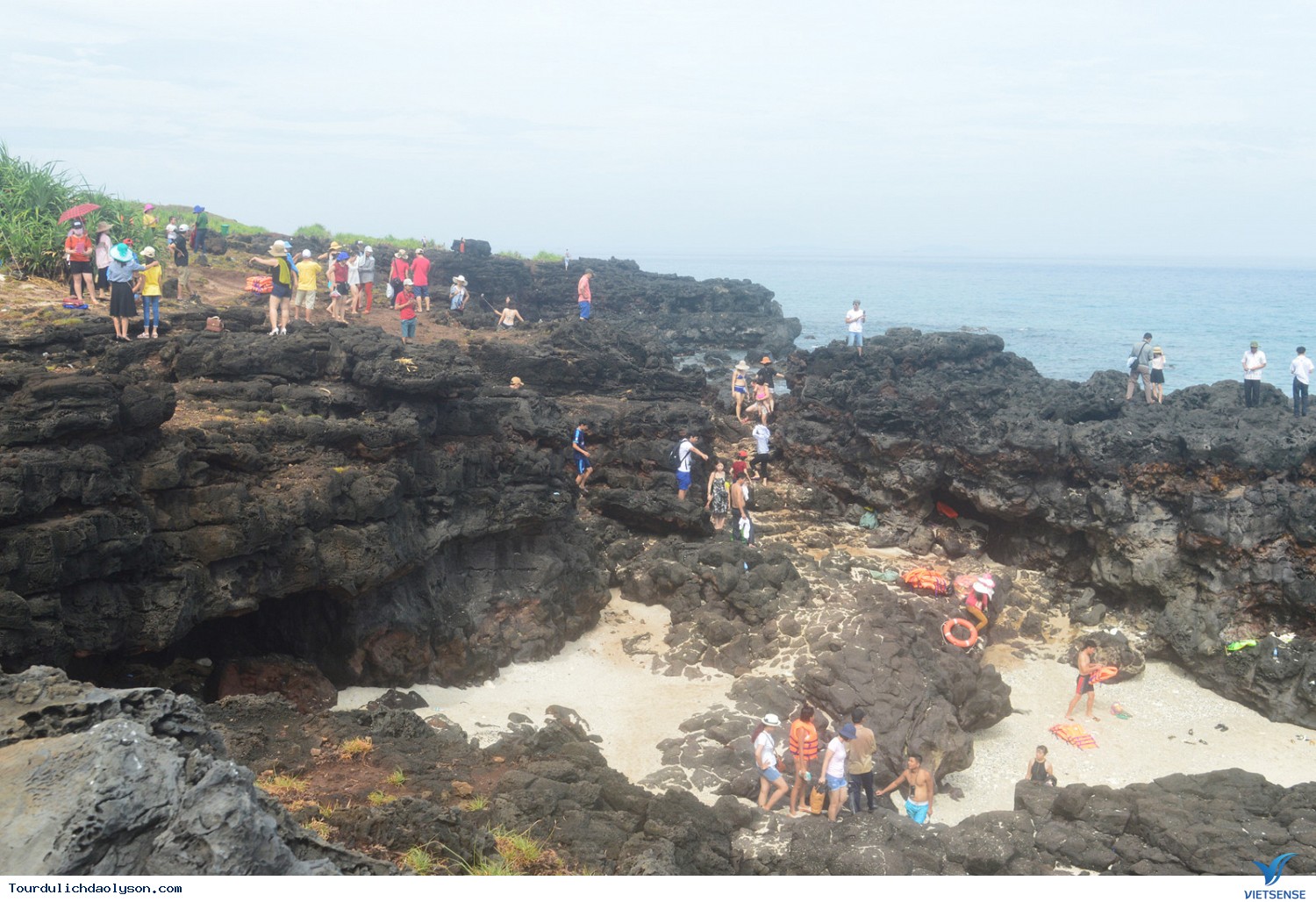 Trải nghiệm 1 ngày trên biển đảo Lý Sơn - Ảnh 1