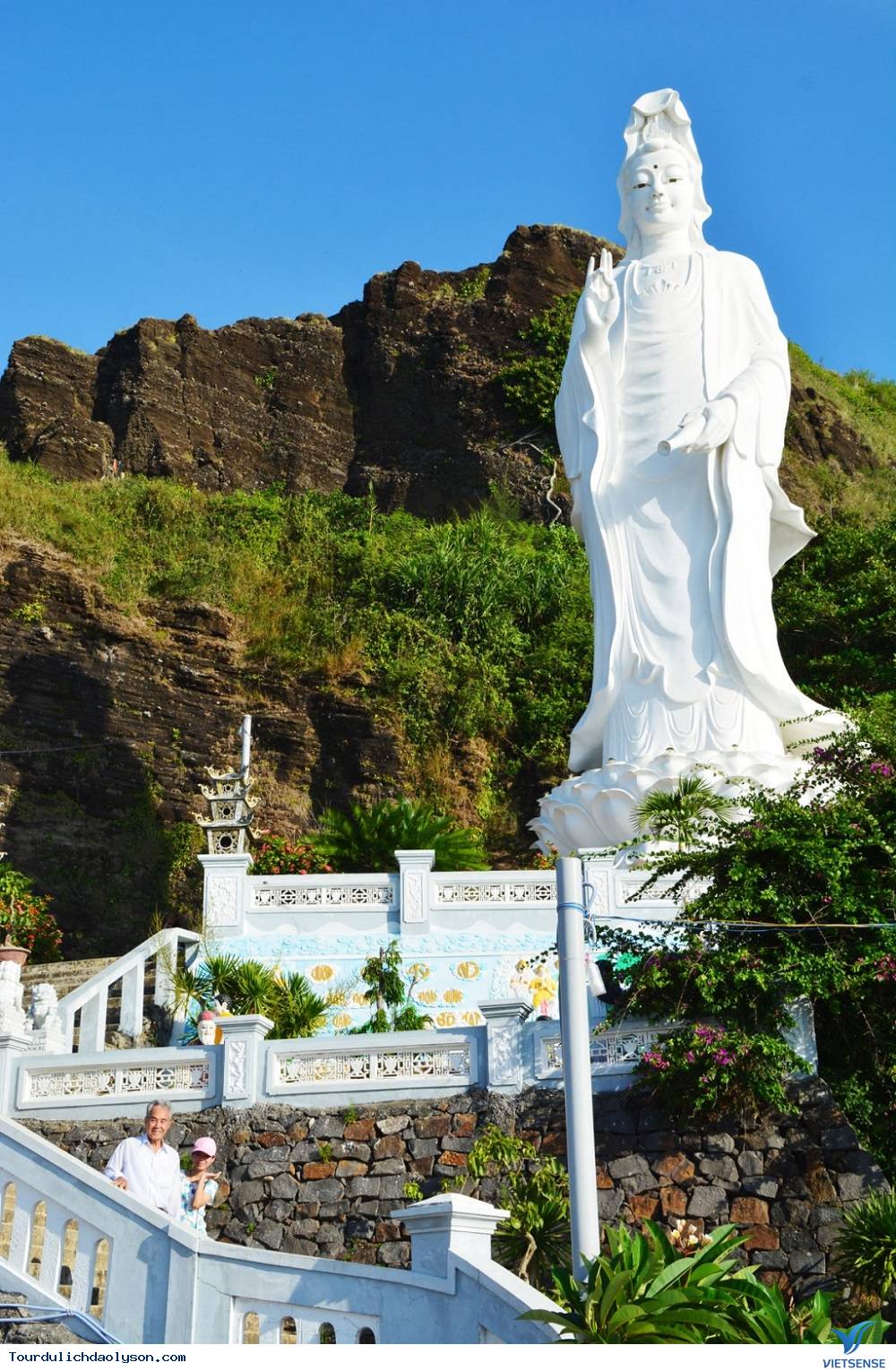 Tượng Bồ Tát Quan Thế Âm cao nhất Lý Sơn - Ảnh 1 Tượng Bồ Tát Quan Thế Âm cao nhất Lý Sơn - Ảnh 1