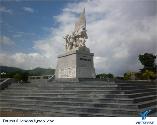 Tượng đài Khởi nghĩa Ba Tơ- Quảng Ngãi - Ảnh 3 Tượng đài Khởi nghĩa Ba Tơ- Quảng Ngãi - Ảnh 3
