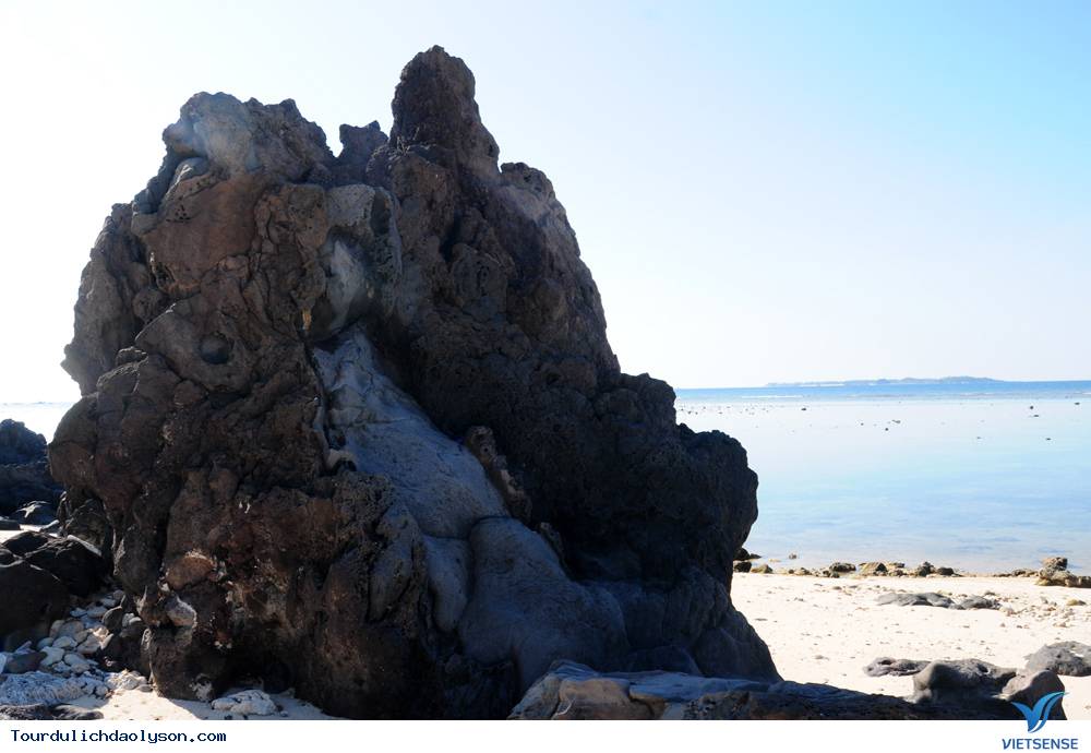 Vết tích núi lửa hàng triệu năm trên đảo Lý Sơn - Ảnh 2