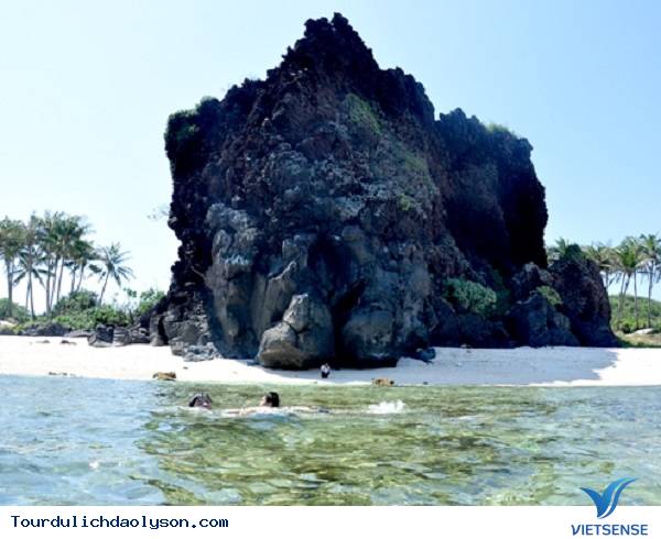 Vết tích núi lửa hàng triệu năm trên đảo Lý Sơn - Ảnh 1